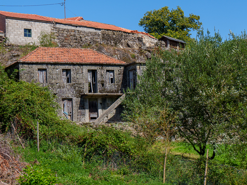 260906_Allte_Haeuser Serra da Freita